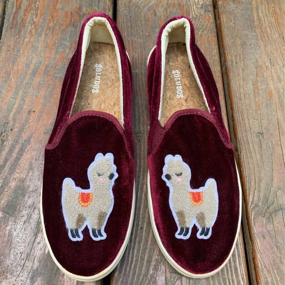 Soludos Shoes - Soludos Womens Sneakers Shoes Red Beige Llama Round Toe Slip Ons 8.5